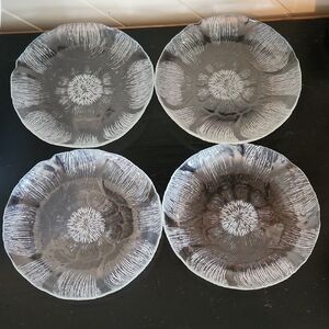 Set of 4 Arcoroc Fleur / Flower Textured Glass Plates